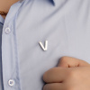 Брошь "Буква V"