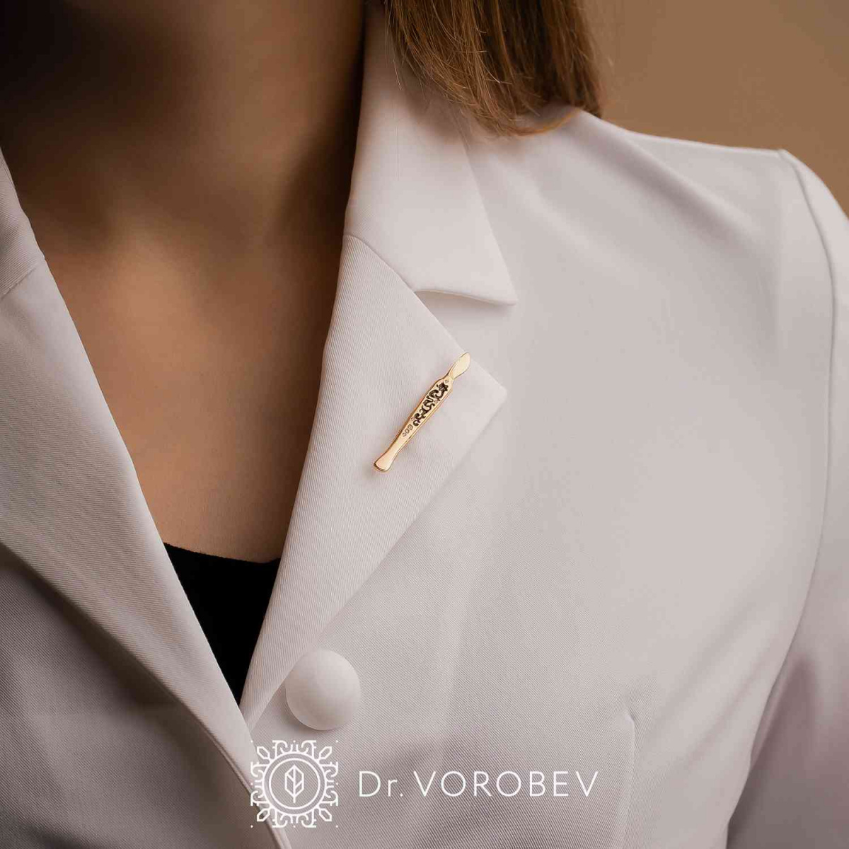Брошь "Скальпель с узорами" Au 585