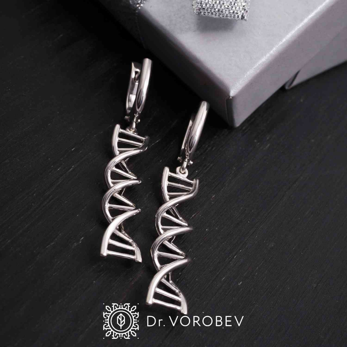 Серьги "ДНК" белое Au 585