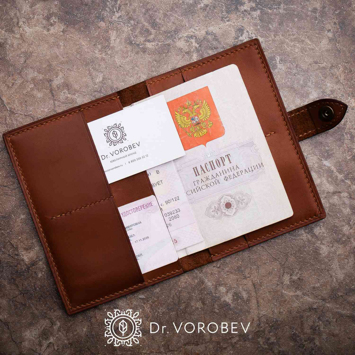 Кожаное портмоне + табличка с гравировкой +украшение